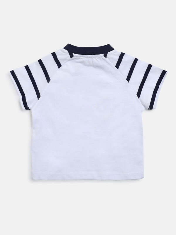 Boys White & Blue Printed T-Shirt with Short Pants image number null